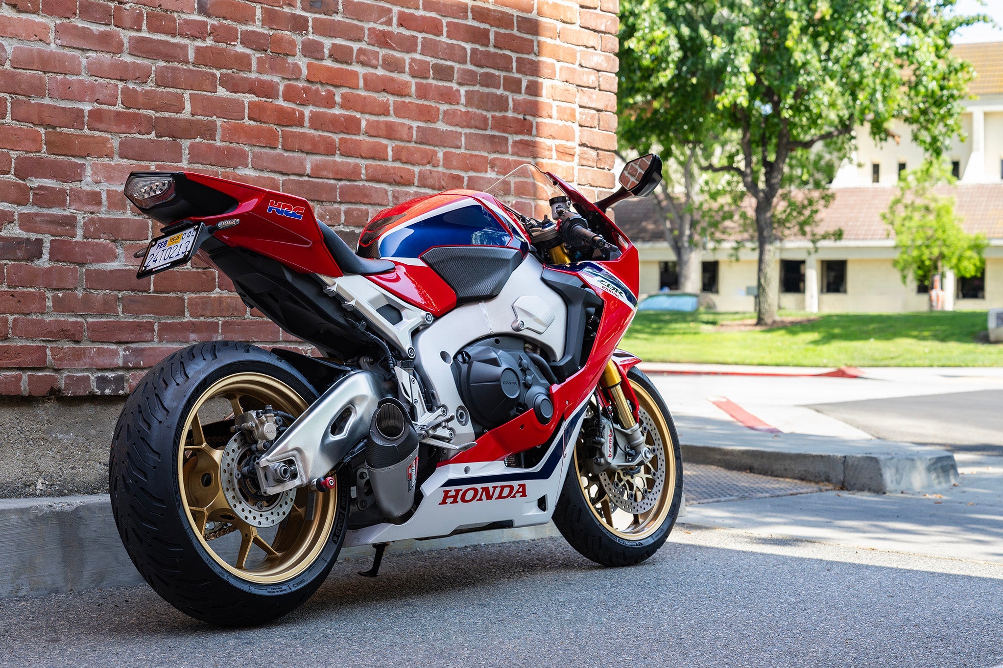 Yoshimura CBR1000RR/SP/SP2 17-26 AT2 Stainless Slip-On Exhaust, w/ Stainless Muffler