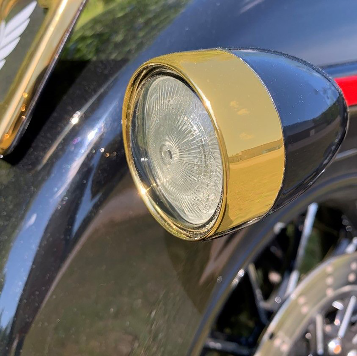 CUSTOM DYNAMICS Bezel - Gold/Smoke 2020-1983