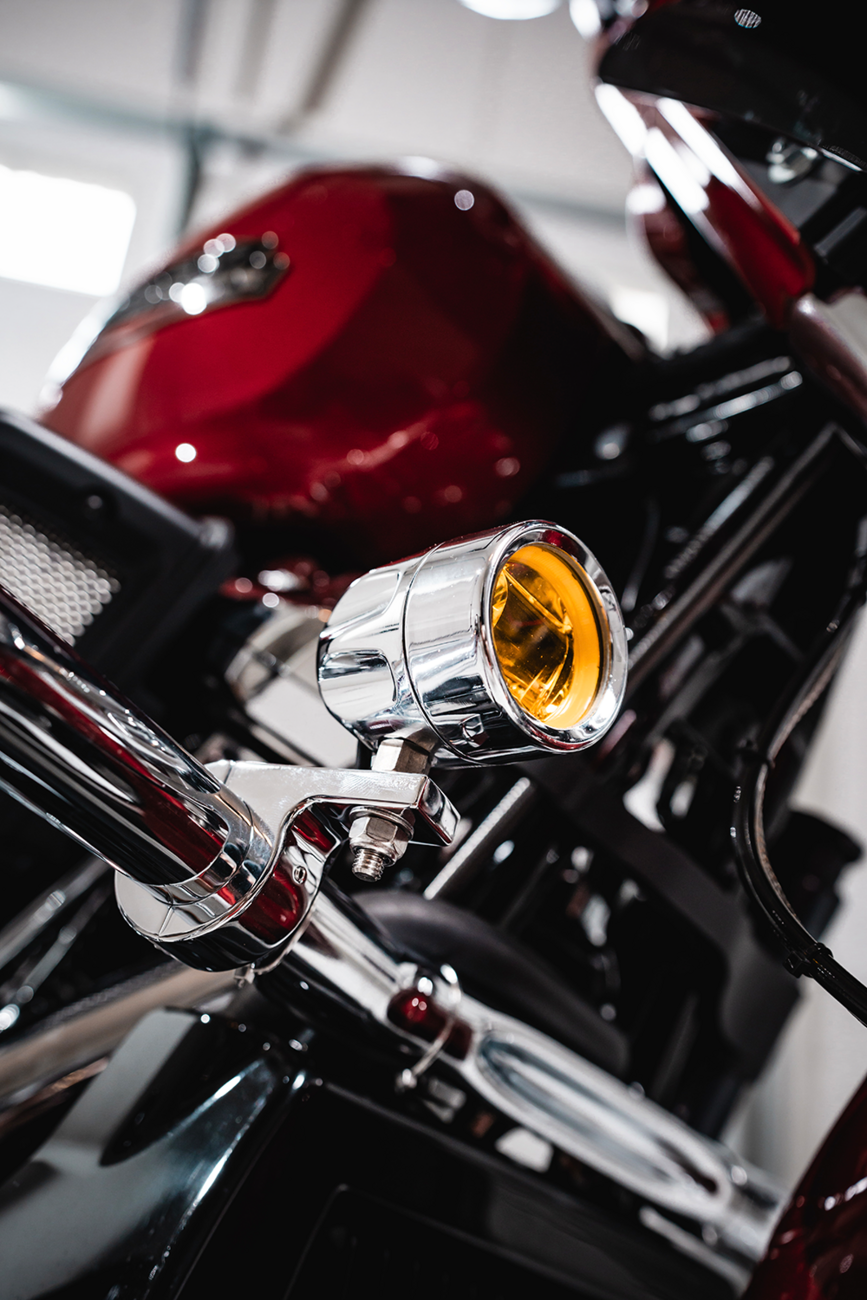 CUSTOM DYNAMICS Fog Light - Chrome / Yellow Lens / Universal 2001-2585