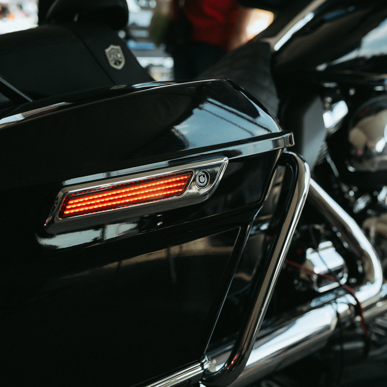 CUSTOM DYNAMICS Latch Light - Saddlebag / Smoke / Chrome 2040-2866