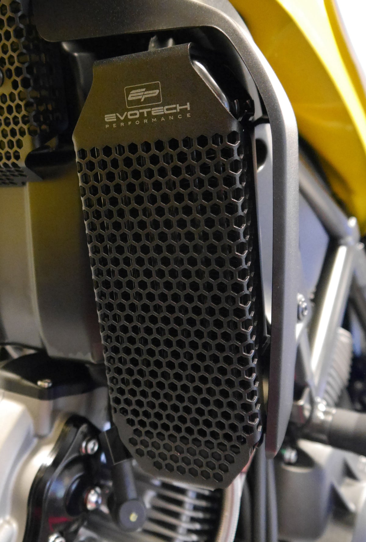 Evotech Performance Oil Cooler Guard - Ducati Monster 797 / Scrambler 800 2015-2022