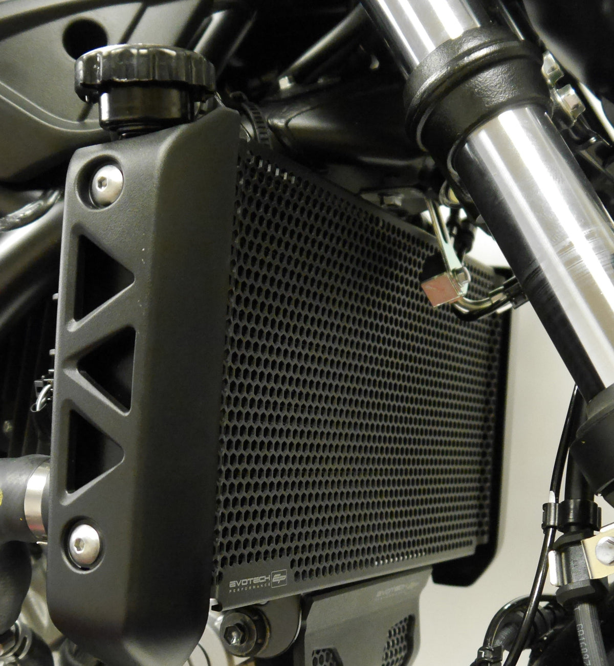 Evotech Performance Radiator Guard - Suzuki SV650 2016-2018