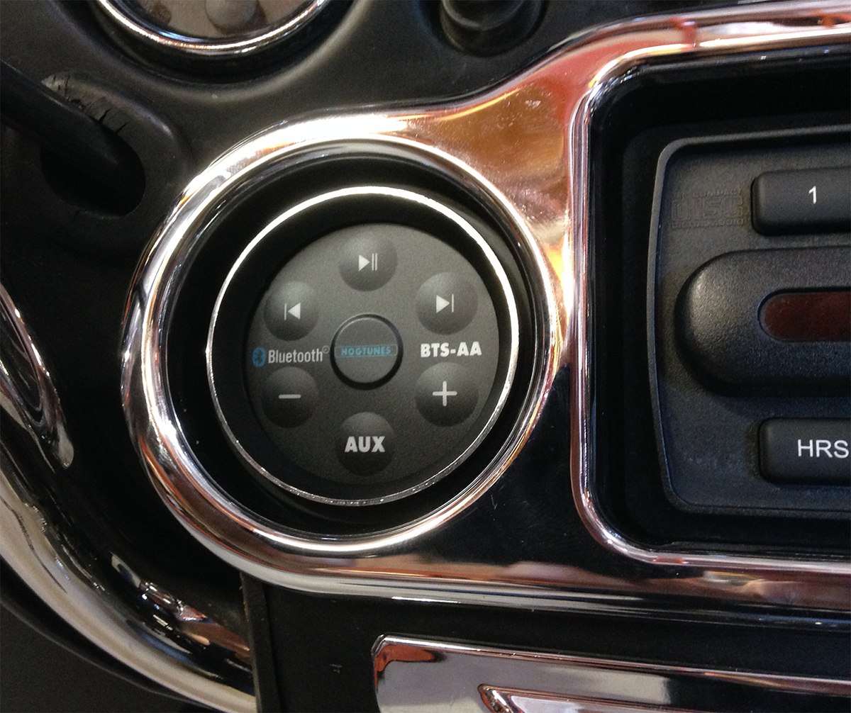 HOGTUNES In-Fairing Bluetooth® Music Receiver/Controller - Bluetooth Music Receiver/Controller / Harley Davidson 4401-0203