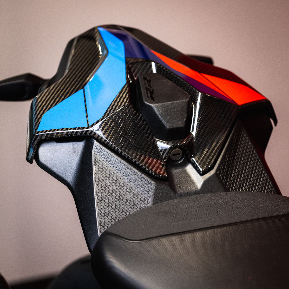 Ilmberger Carbon Fiber Middle Seat Unit - BMW M1000RR / S1000RR 2023-2026