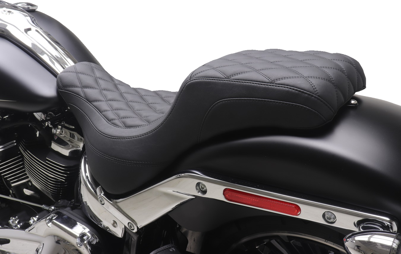 MUSTANG Squareback Seat - One-Piece/2-Up Squareback Seat / Double Diamond / Black Stitch / FXBR '23-'25 0802-1658