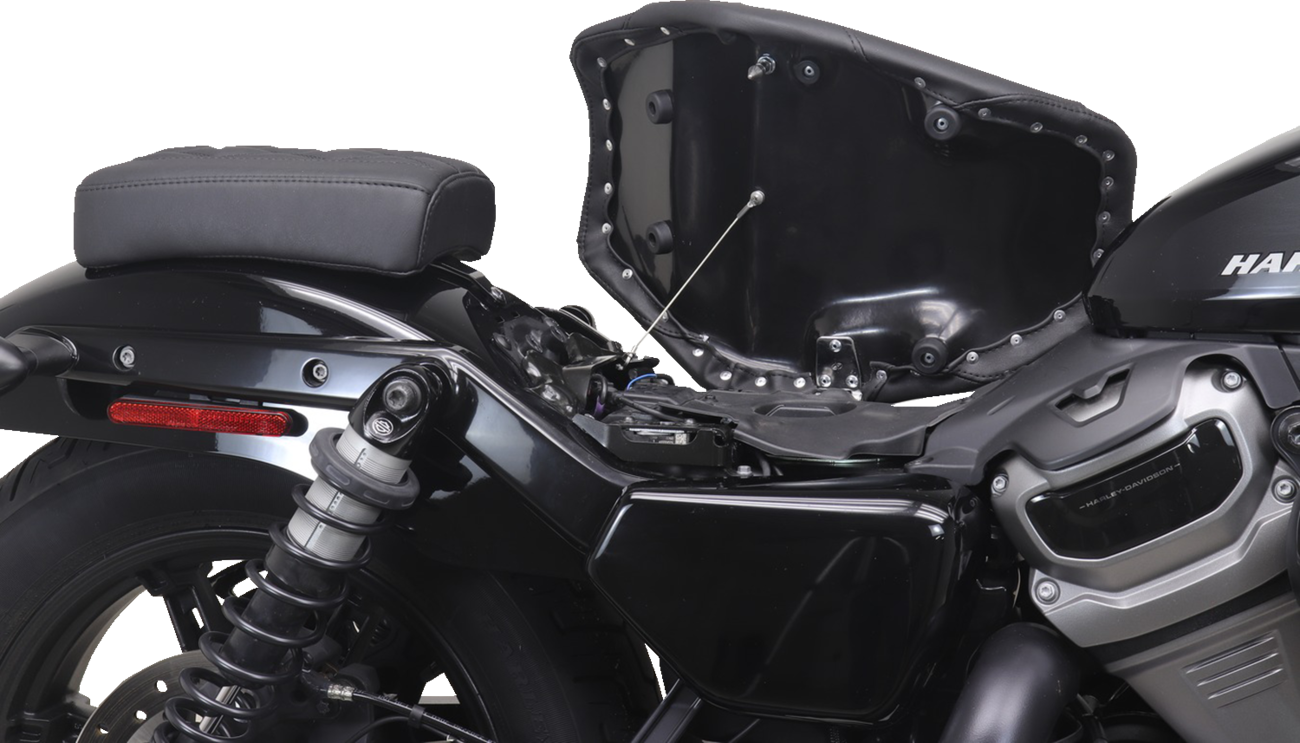 MUSTANG Tripper™ Solo Seat - Double Diamond / Nightster '22-'25 0804-0834