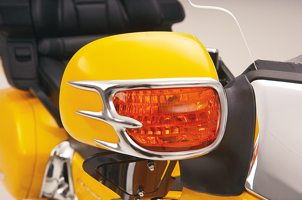 SHOW CHROME Mirror Back Accent Grilles - Accent / Grilles / Mirror Back / Chrome 0641-0009
