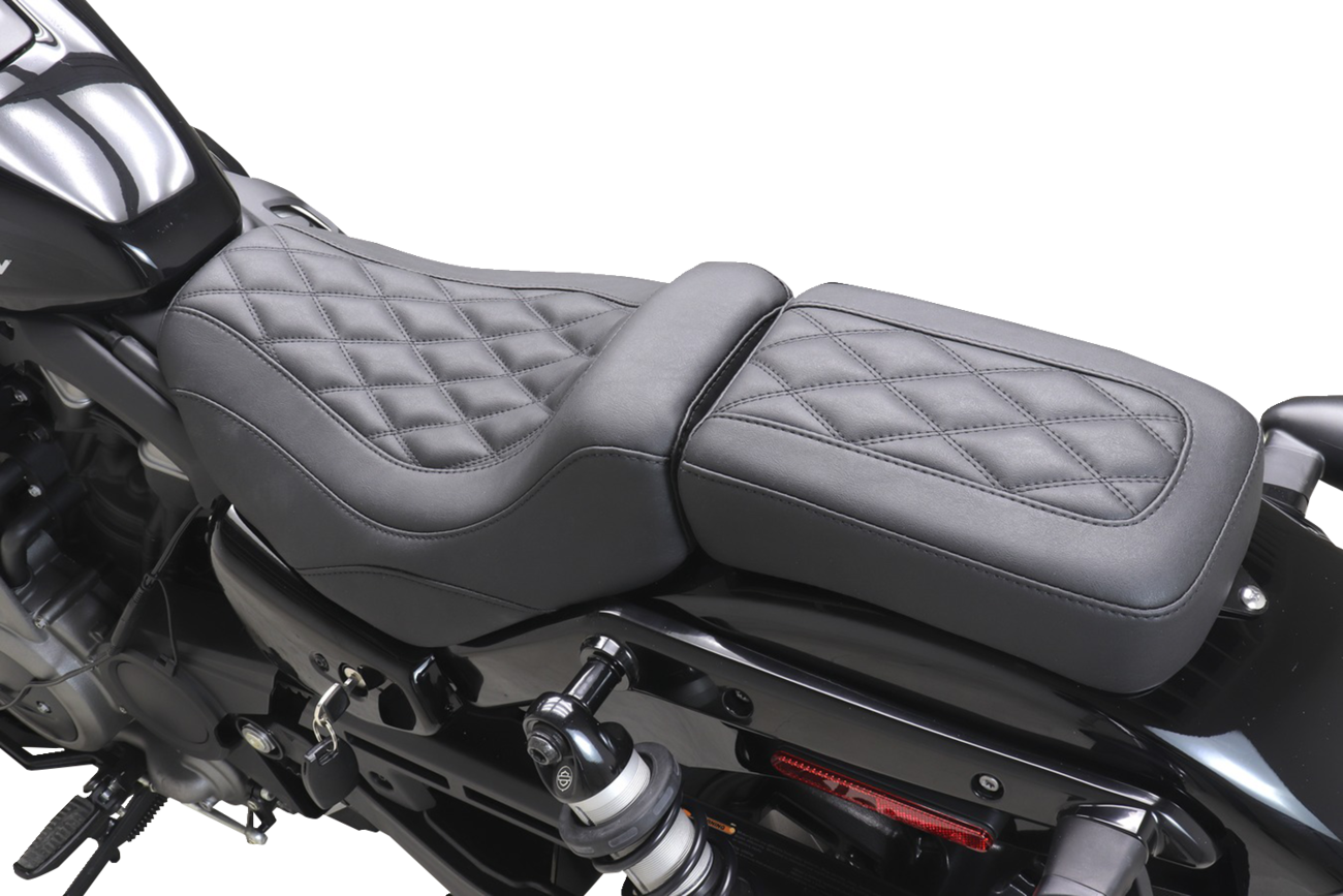 MUSTANG Tripper™ Passenger Seat - Double Diamond / Black Stitching / Nightster '22-'25 0804-0835